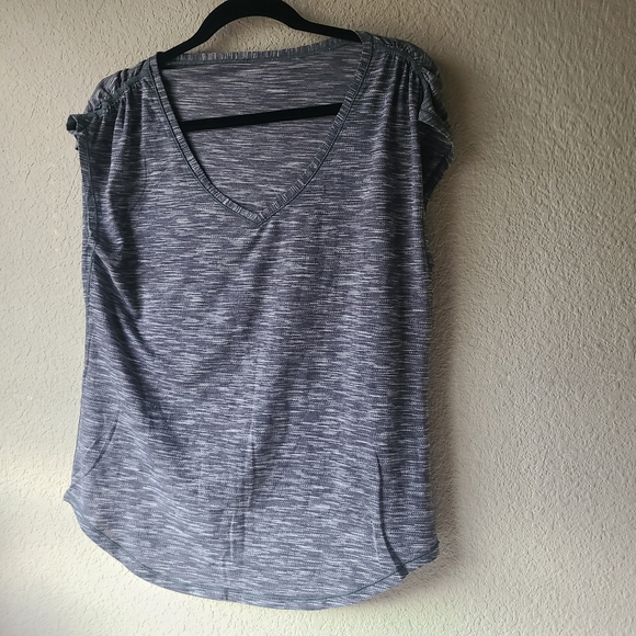 #19 Lululemon Athletica Gray Short Sleeve Top Women's Size 6 - Picture 1 of 5